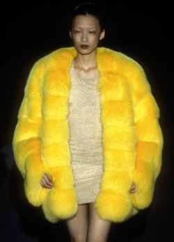 femmequeens:Ling Tan @ Gucci by Tom Ford Fall/Winter 1997