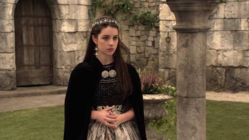 REIGN 2x08: ADELAIDE KANE as MARY STUART