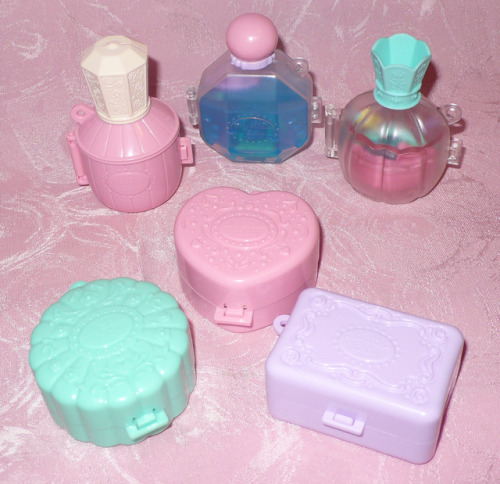 My Little Fairy, made in Japan. I love this Polly pocket-like set :)