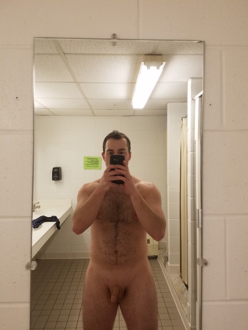 tinydickjock:  Hot small dick frat boy.  6 feet 185 pounds. 5 inches hard Thanks for the pic.