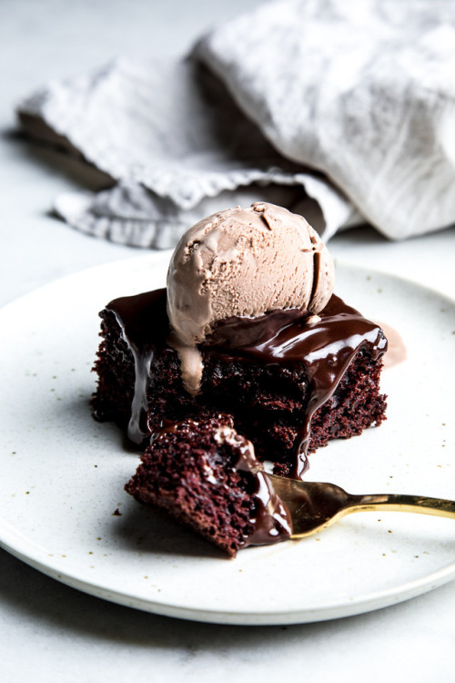 fullcravings:Chocolate Sheet Cake with Chocolate Ganache