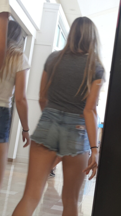 candidbootyshots1: yum sexy teen p1