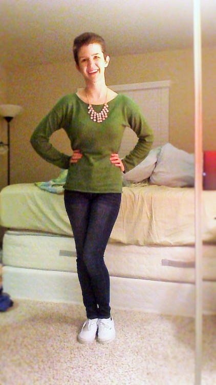 Daily Outfit! Today I am wearing my new green sweater from H&amp;M with my pink, sparkly stateme
