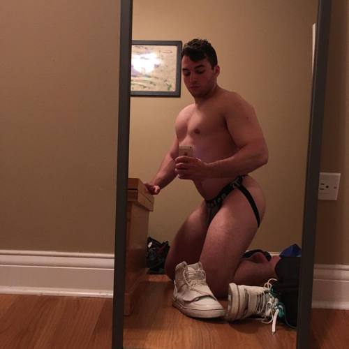 thefuturegaydaddy: Being a daddy on the floor