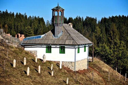 balkanmuslims: Small mosque in Nišići, Bosnia and Herzegovina