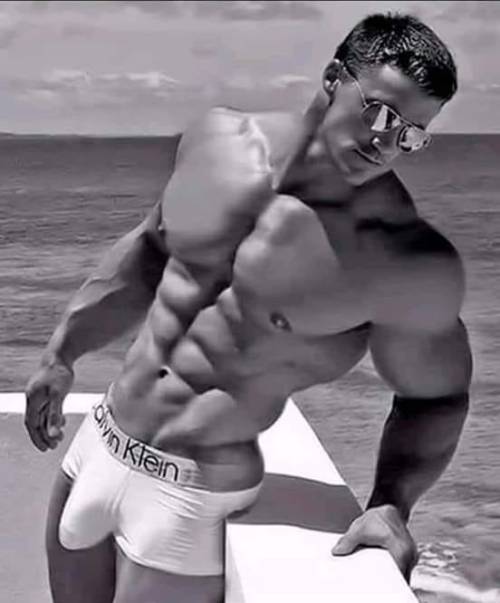 muscle-style:  ✌️Holy Crap Batman. Beach body is rock’n that shredded look. Wowwwwww✌️😍❤️❤️😋😎😜😃🙃👌👍😀