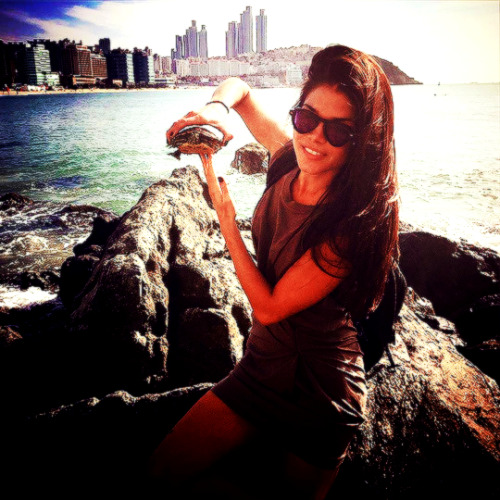 avgerodaily: marieavgeropoulos Korean beach stroll. I said to my pal “….wouldn’t it be cool to see 