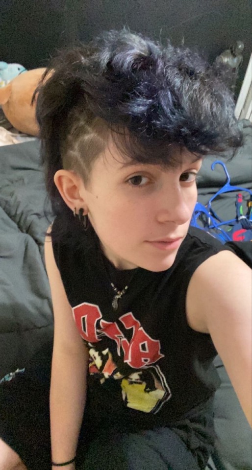 Androgynous Haircuts: The Mohawk-mullet