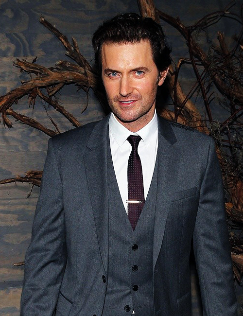 mrpuddingston: →“I need more Richard Armitage on my dash” (985 of ?)