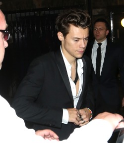 harrystylesdaily:  Harry Styles leaving Toy Room nightclub in London. 