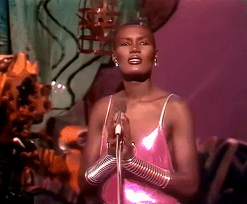 themochagoddess: femmequeens: Grace Jones performing “La Vie en rose” (1977) Awhhh mommy