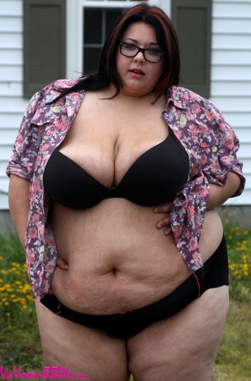 over-500lbs:Best of BBW adeline Amazingly huge boobs covering her wide belly❤