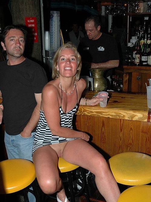 cf-sluts:  sexy upskirt 