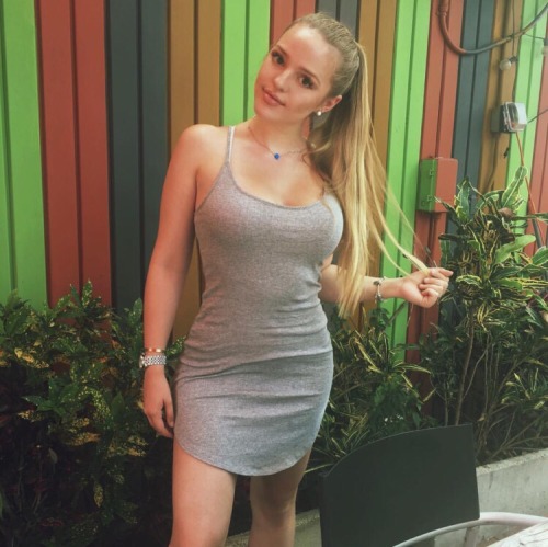 hardpoint925: candidshotzs:   Thick teen post  Ariane   Wow this chick is hot. If you have more or links to her own Tumblr, please message me immediately 