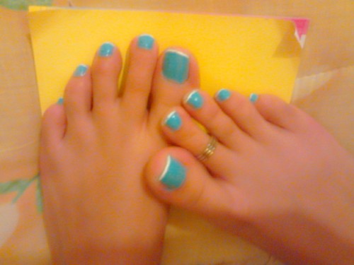 its-all-about-the-toes:  sundaysfeet:  blue french tips with toering! i can’t stop touching my feet..  Sunday It’s all about the TOES.  Yum