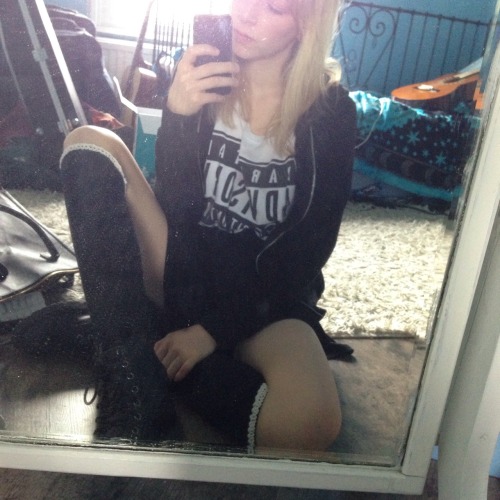 necrophilia-ftw: Missed the knee high socks ngl