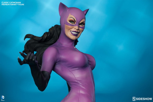 Jim Balent’s vision of Catwoman is now a premium format figure from Sideshow!Preorder her here