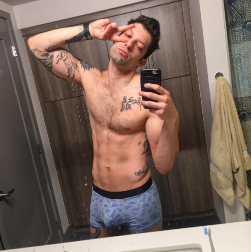 amazingmalenudity:RJ Aguiar