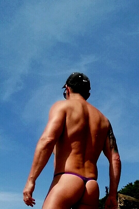 thong-jock:  Back shots in a muscleskins classic thong at the beach. August 2015