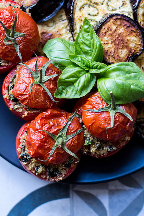 aplantbasedworld:Quinoa, basil and olive stuffed tomatoesOven roasted stuffed tomatoes with quinoa, 