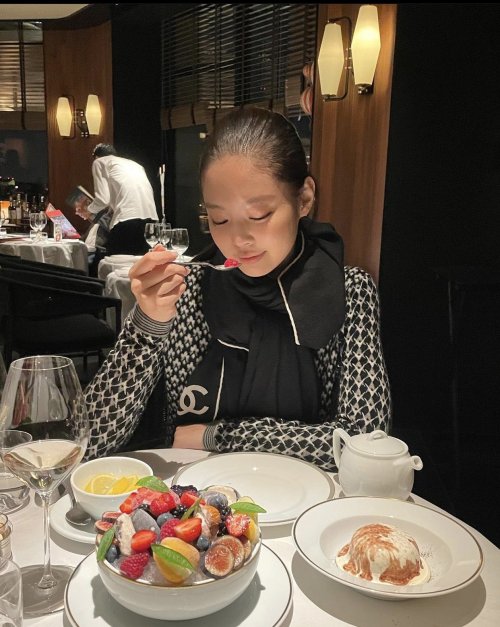 blackpinkofficial: [IG] 211001 jennierubyjane:  Oh did we miss this Date night with @ sooy