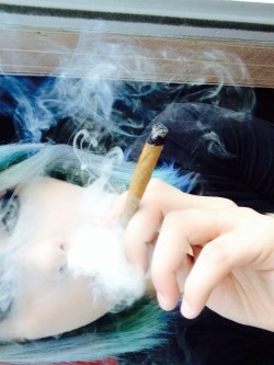 the-stoner-sage:  I like to smoke really