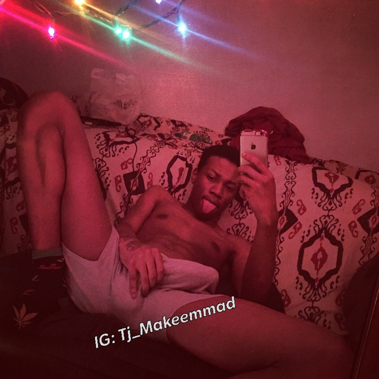 ipostyoursubmissions:  Tumblr : @trey-j22  IG: Tj_Makeemmad   😈👅🍆💦 ••••••••••••••••••••••••