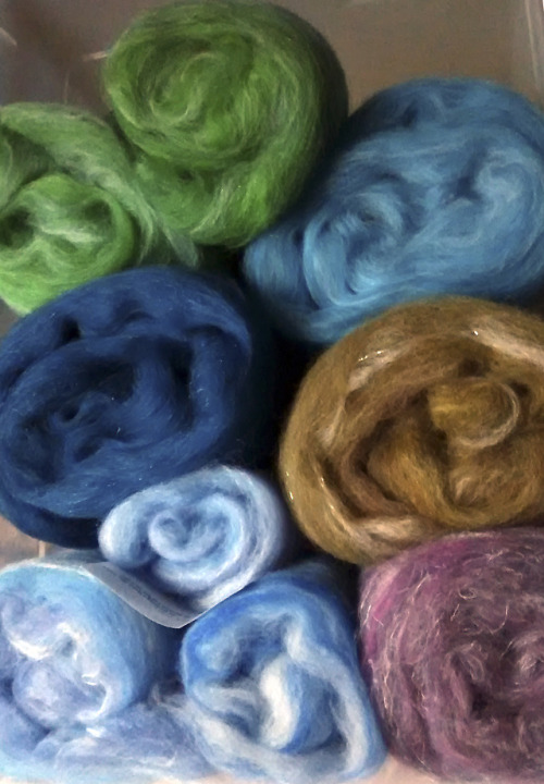 2DyeCru is blending up fluffy soft spinning batts!! Lovely options with alpaca, silk, BFL, merino, m