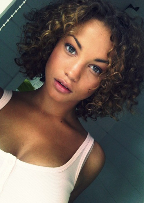 whiteboysdatingblackgirls:               Follow my blog : http://whiteboysdatingblackgirls.tumblr.com/ 