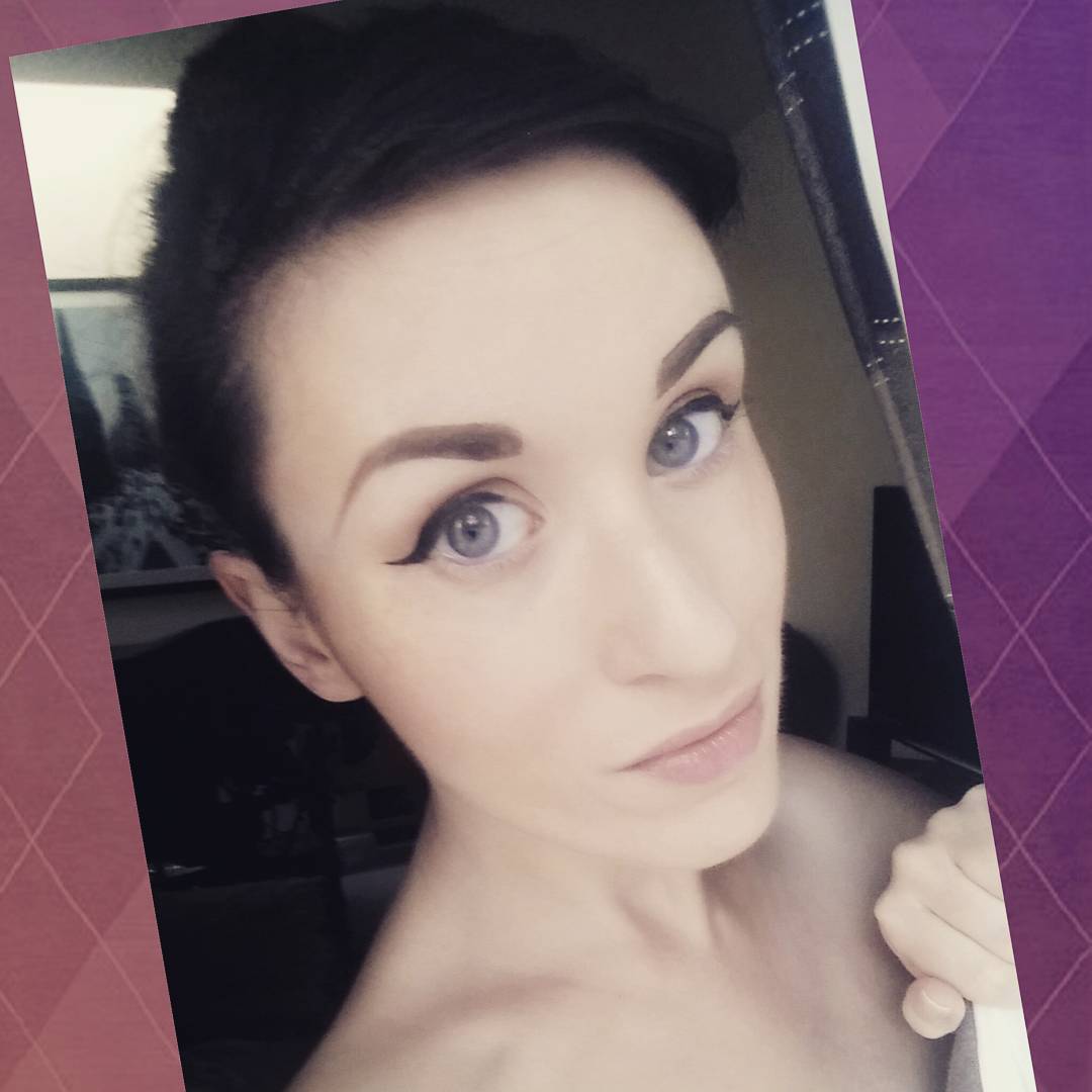lucyfuruk:  Looking forward to today’s shoot! Booking in Sept shoots. Awesome now