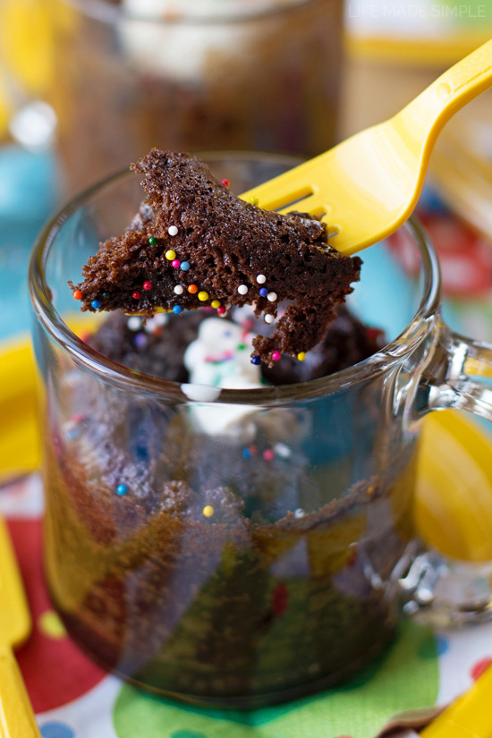 foodffs:  1 MINUTE CHOCOLATE MUG CAKESReally nice recipes. Every hour.Show me what