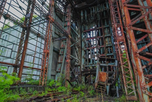 endonesia-urbex: Pombetsu Coal Mine - A 旧住友奔別炭鉱 立坑櫓,北海道,日本