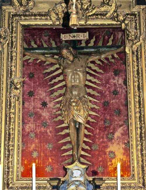 Church of San Marcello al Corso.The wooden crucifix at San Marcello dates from the 14th century. Bel