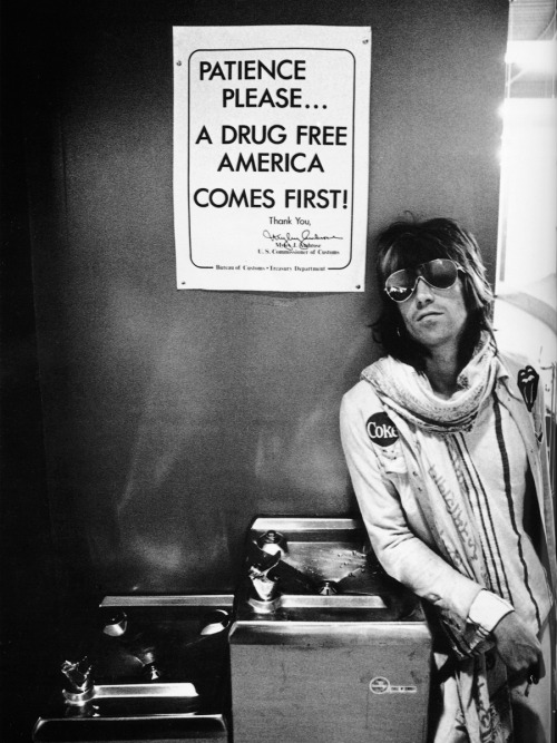 Keith Richards; waiting to go through US customs in Seattle, during the Rolling Stones&rsquo; 19