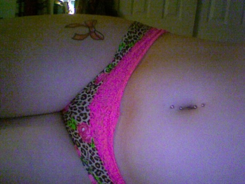 theideal-life:  a wild jungle cat, a cheeky girl, and some dimples ;) enjoy!  