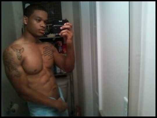 str8exposed:  Submission… http://www.str8exposed.tumblr.com 