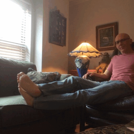 hotone1066: Wow look I have clothes on!