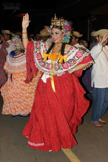 Panamanian polleras (click to enlarge)3. Reina del Festival de La Pollera 2013, Las Tablas4. Reina d