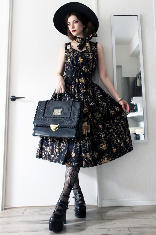 Sweltering Tokyo weather classic lolita look (honestly, who care about blouses when it’s 36°C 