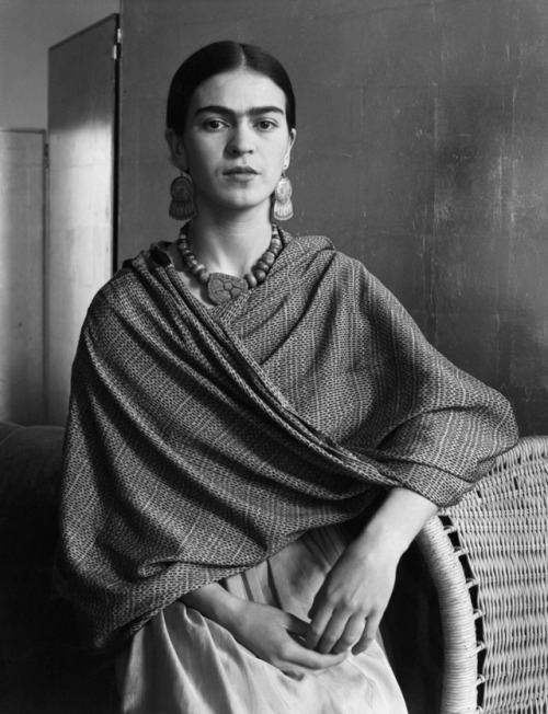 birdsong217:  Imogen CunninghamFrida Kahlo, adult photos