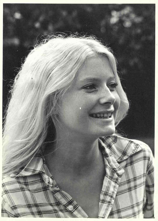 emmastraub:
“ handsomeyoungwriters:
“ Jennifer Egan, 1977, age 15
”
Oh my god, she was a Fanning. She was the Virgin Suicides. She is EVERYTHING.
”