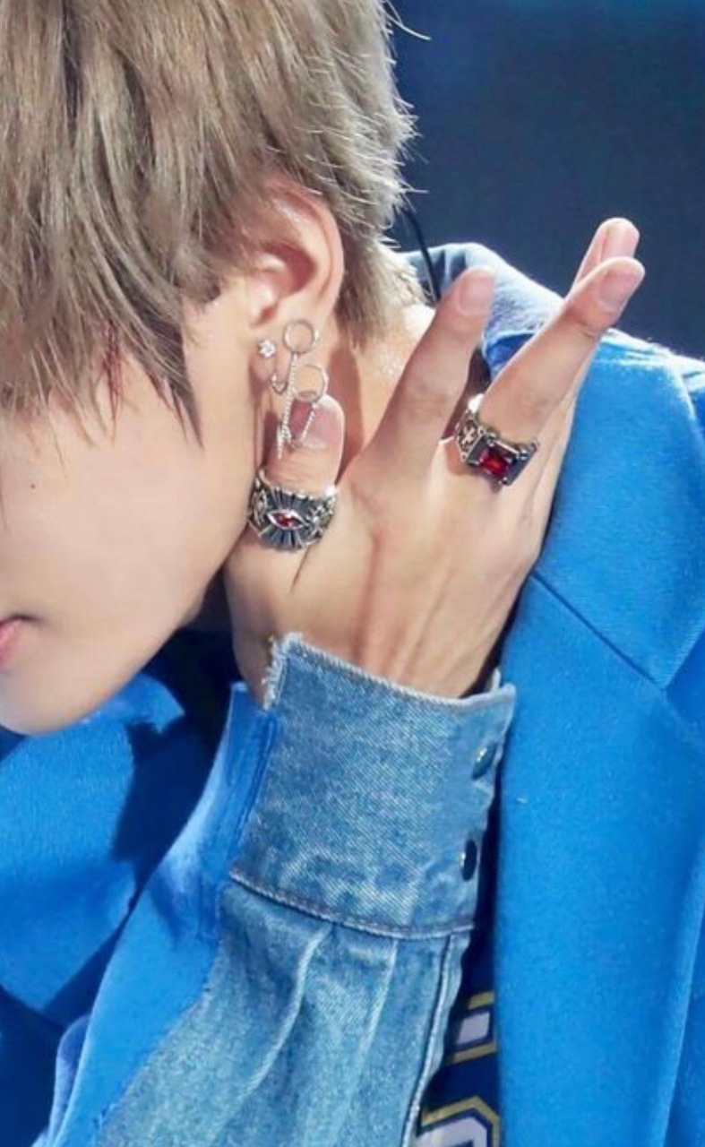 Oraal worst handig Taehyung hands with rings