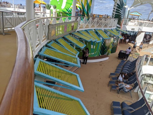 This is Amplified! Oasis of the Seas, stunning in a BOLD new way! *** *** *** *** : @cruiseshipcray