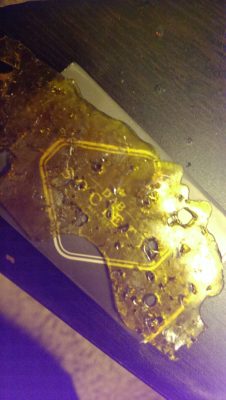 dabman-and-globin:  Dabbin on that shatter slab.#whitewidow