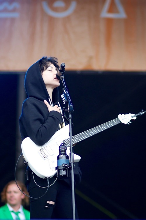 ifuckinglovestvincent:St. VincentSoundcheck @ Greenman FestivalBrecon Beacons, UK // 23 August 2015B