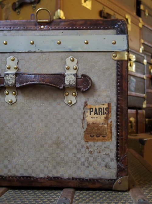 Destination Paris ! MOYNAT vintage trunk.