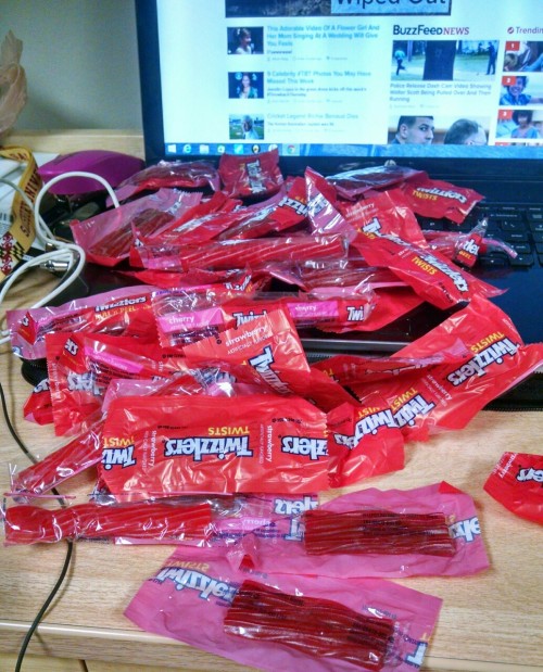 justnoodlefishthings:GODDAMNIT MY SUIT MATE SAID SHE HAD A “BUNCH” OF TWIZZLERS AND DIDN’T LIKE TWIZ