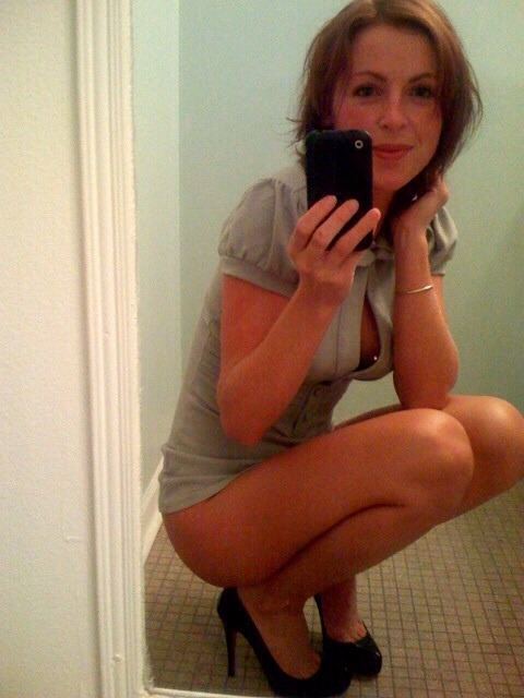 takingaunty:  aunt rachel sends me a pic and soon I am at her place and she is on