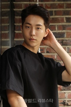 gilbakk:  NAM JOO-HYUK (NAM JU-HYUK：남주혁)★Reviewstar: http://reviewstar.heraldcorp.com/Article/ArticleView.php?WEB_GSNO=10273620