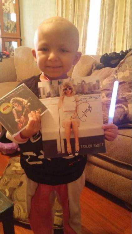 sparksoftaylor: Jalene recieved a package full of gifts from Taylor! (x)
